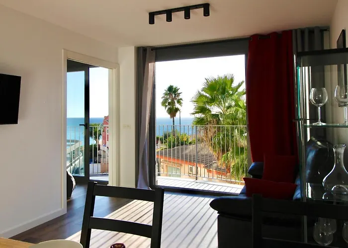 Bonito Aquarelle Con Vista Al Mar קלפה